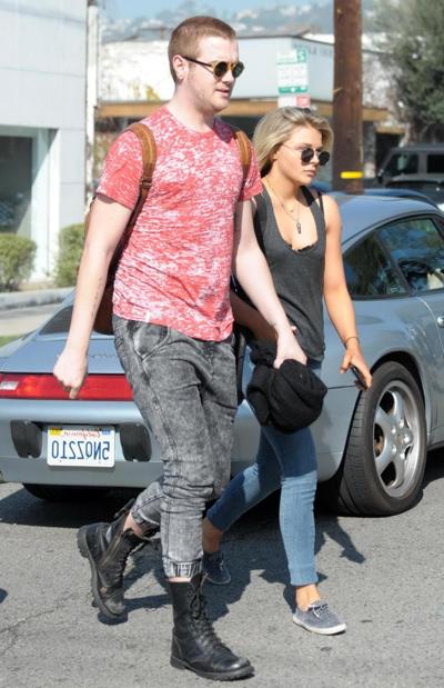 16P El sujetador de Chloe Moretz se asoma en West Hollywood