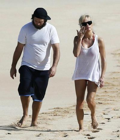 16P Pamela Anderson showing off her bikini body on a beach in Maui