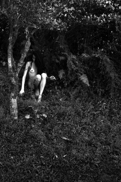16P Обнаженная фотосессия Nataly Garcia Into the Wild от Дэни Ботельо