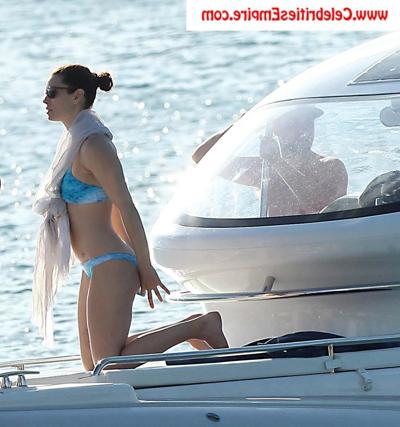 20P Jessica Biel Hot Cleavage in sexy bikini