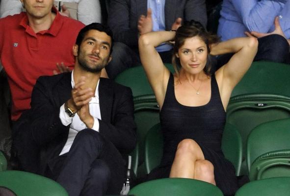 16P Gemma Arterton zeigt in Wimbledon ihre großen Brüste in einem durchsichtigen Kleid