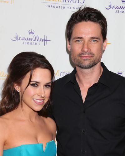 16P Lacey Chabert montrant un énorme décolleté lors de la première de The Color of Rain à Beverly Hil