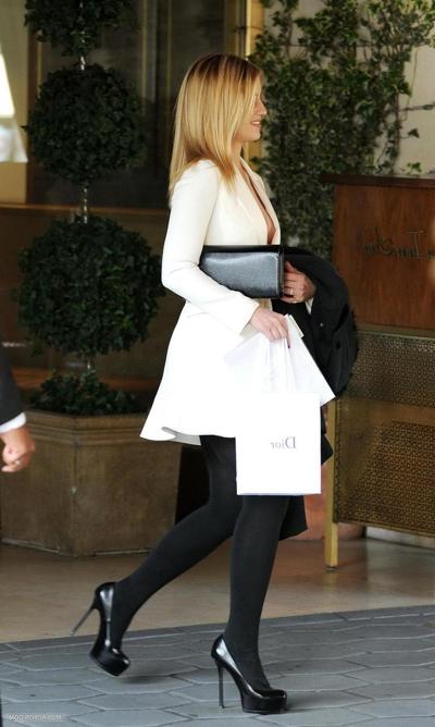16P Dianna Aragon zeigt ohne BH ein riesiges Dekolleté beim Dior-Mittagessen in LA