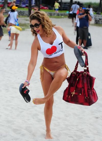 16P Jennifer Nicole Lee bikini malfunction at the photoshoot in Miami Beach