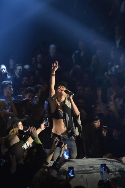 16P Rita Ora wearing black bra and ripped jeans while performs at Philipp Plein fash