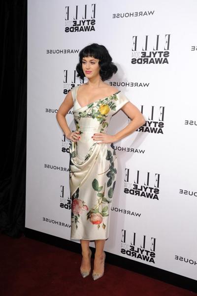 16P Katy Perry zeigt ohne BH ein riesiges Dekolleté in einem heißen Kleid mit Blumenmuster bei ELLE Sty