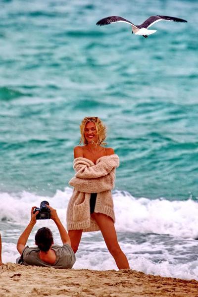 16P Candice Swanepoel beim Strandfotoshooting von Victoria's Secret in Miami