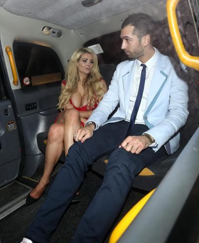 16P Nicola McLean montre une culotte avec un énorme décolleté en portant une mini-robe décolletée au N.