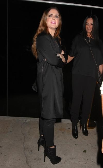16P Joanna Levesque durchsichtiger BH vor Bootsy Bellows in Hollywood