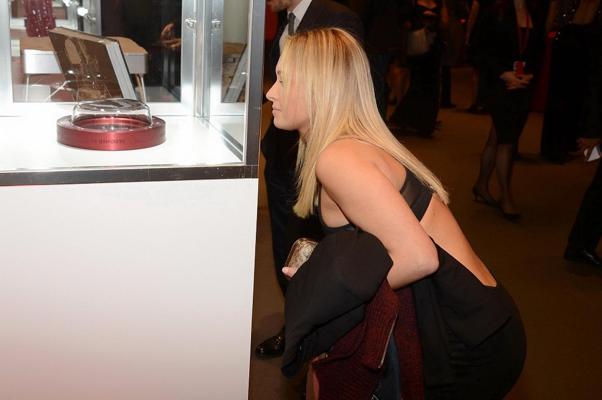 16P Hayden Panettiere braless wearing a partially see through dress for Jony And Mar