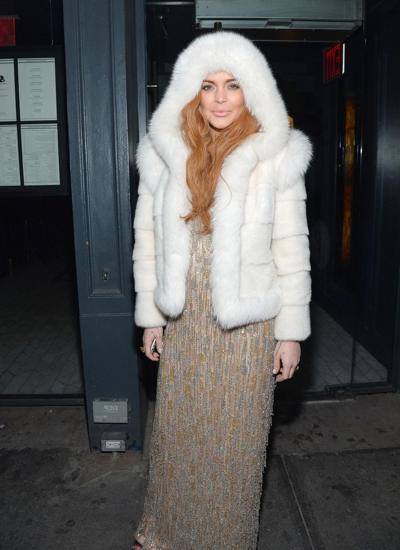 10P Lindsay Lohan zeigt ein riesiges Dekolleté bei der amfAR-Gala in New York zum Auftakt des Herbstes 201