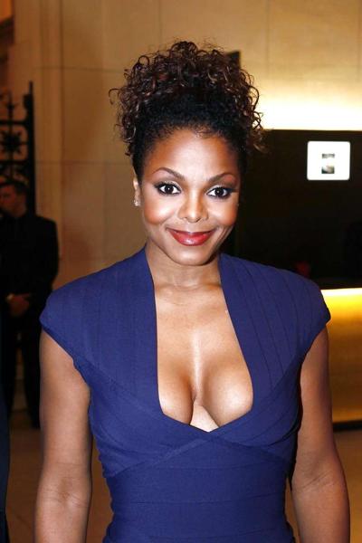 10P Janet Jackson exposing her bare pussy and tits while sunbathing nude