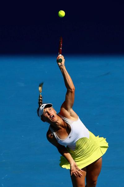 10P Caroline Wozniacki showing sweaty cleavage  camelote at the 2013 Australian Open