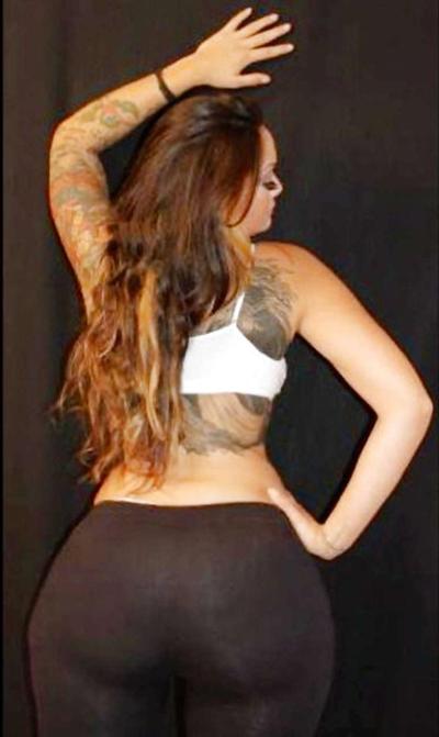 10P Avi Berri posing nude and showing huge boobs on private photos