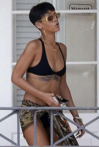 9P Rihanna exposing totally nude body while changing bikini