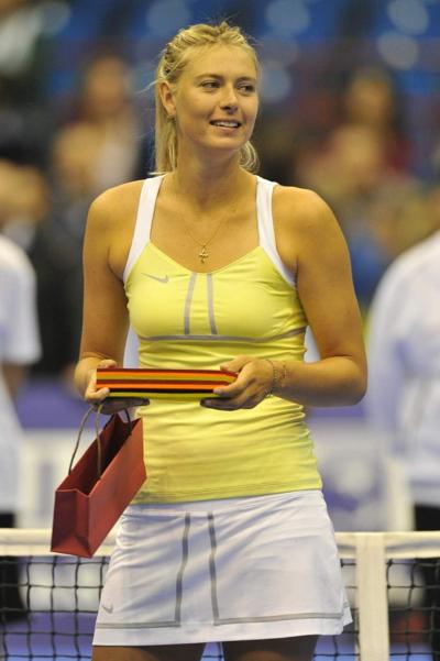 10P Maria Sharapova flashing her panties at the exhibition tennis match in Milan, It