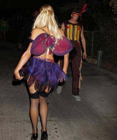 10P Paris Hilton trägt Bauchstrümpfe auf der Halloween-Party in LA