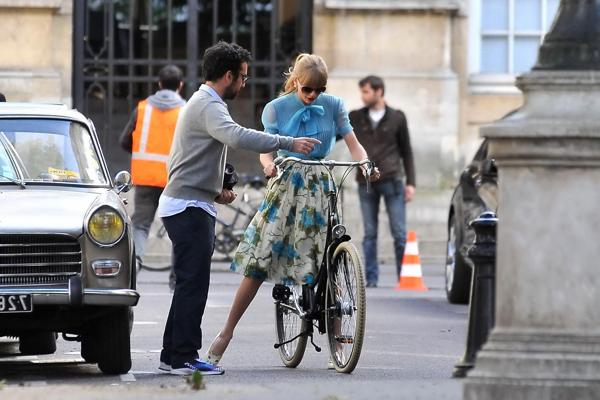 8P Taylor Swift see through to bra while riding a bike on the music video set