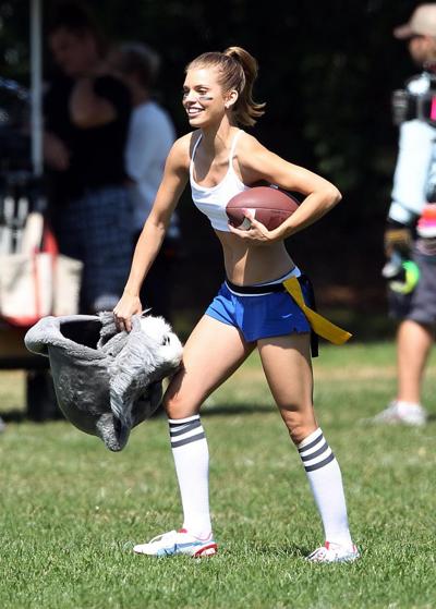 10P AnnaLynne McCord wearing belly top  shorts on '90210' cast in LA