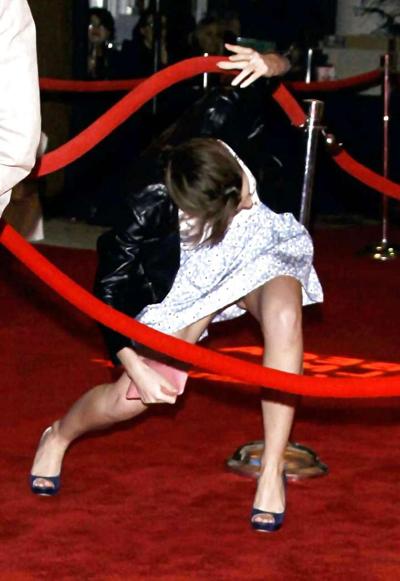 10P Emma Watson exposant ses tétons, oups, photos paparazzi
