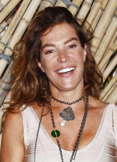 10P Fiona Swarovski exposing her big boobs and pussy on beach paparazzi pictures