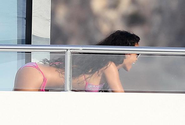 9P Rihanna shows off her ass wearing pink bikini on a yacht in France