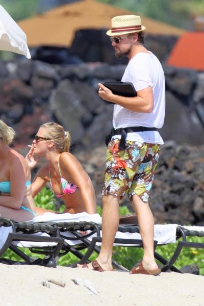 10P Erin Heatherton showing off her bikini body on a Hawaiian beach