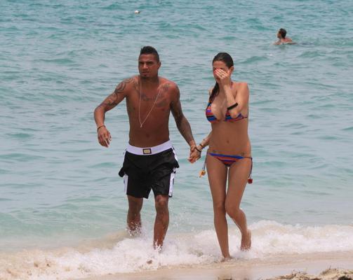 10P Busty babe Melissa Satta showing off her big boobs and juicy ass in skimpy multi