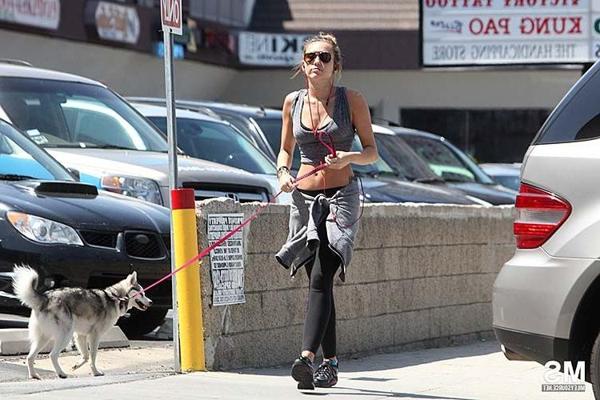 10P Miley Cyrus exposing sexy ass and nice tits on street
