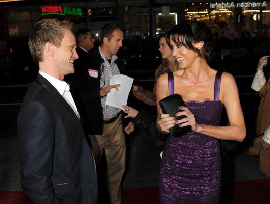 16P Shannon Elizabeth showing big cleavage in violet dress at American Reunion premi
