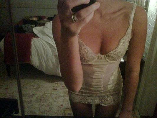 16P Olivia Munn posing totally nude and showing sexy ass in thong