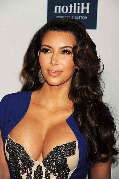 16P Kim Kardashian exposing her sexy body and awesome cleavage