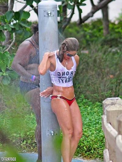 16P Jennifer Nicole Lee ass cleavage and hard nipples on beach