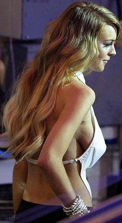 16P Lindsay Lohan very sexy bikini and nipple slip paparazzi photos
