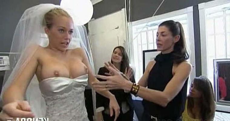 16P Kendra Wilkinson danceing on private party with friends in topless