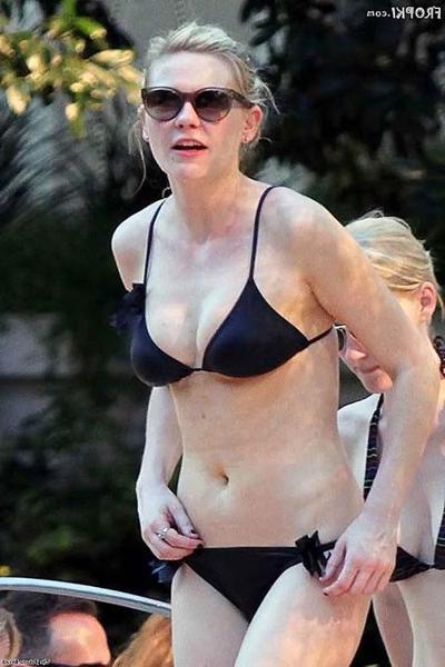 16P Kirsten Dunst sexy topless and totally nude body photos