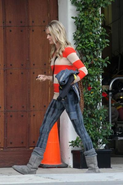 16P Rebecca Romijn in bikini doing a photoshoot in Los Angeles