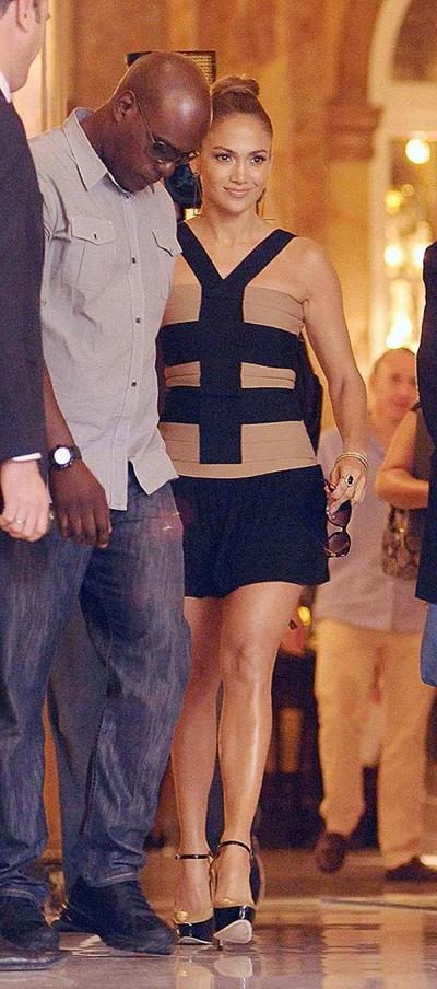 16P Jennifer Lopez, photos sexy et chaudes de seins et de jupe haute, photos paparazzi