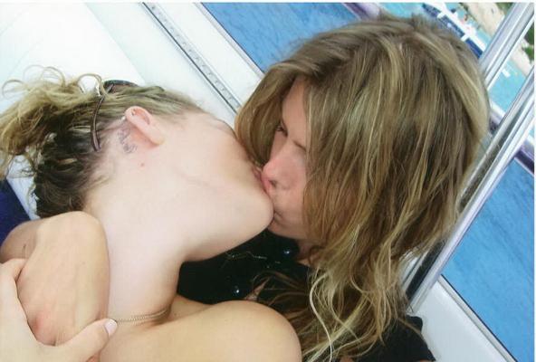 16P May Andersen dildoing her pussy  ass on the leaked private pics
