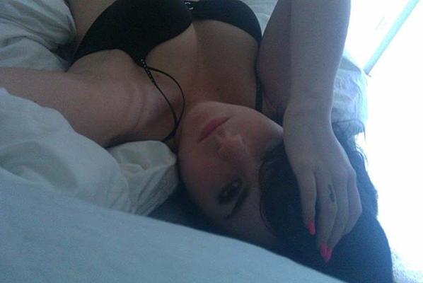 16P Joanna Jojo Levesque looking very hot and sexy on private photos