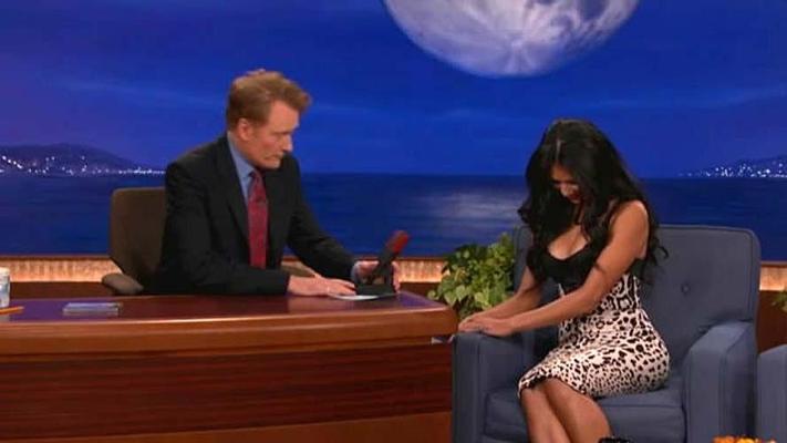 16P Nicole Scherzinger exposing her very sexy and massive cleavage