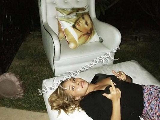 16P Hayden Panettiere looking very hot and sexy on private photos