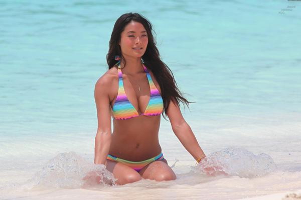 16P Jarah Mariano busty in Victoria's Secret bikini photoshoot
