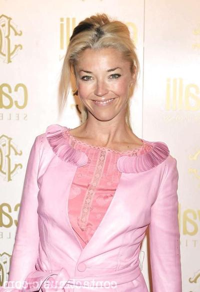 16P Tamara Beckwith showing her pussy upskirt in car and her tits on beach caught by