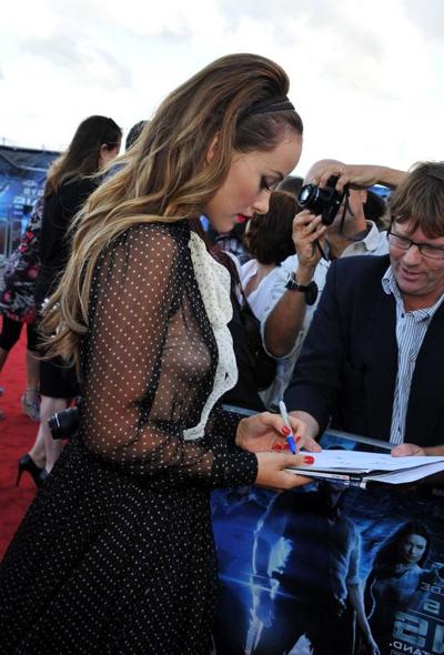16P Olivia Wilde sexy and hot see thru and side boob paparazzi photos
