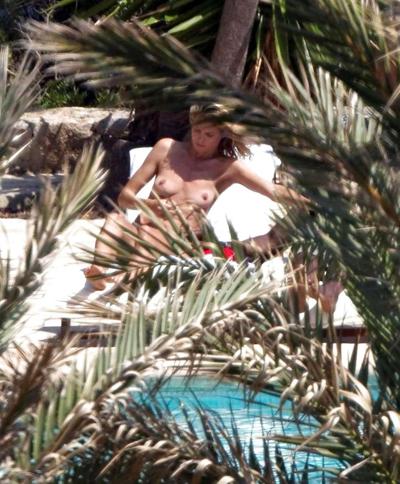16P Heidi Klum showing her nice tits on beach on vacation caught by paparazzi