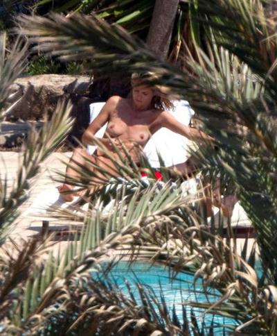 16P Heidi Klum fucking sexy and hot topless paparazzi photos on beach
