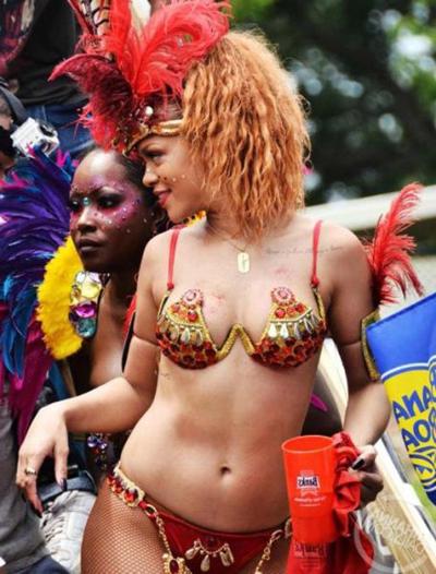 16P Rihanna exposing her sexy body and hot ass while she is dressed like a whore