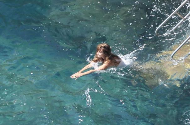 16P Penelope Cruz shows off her curvy body wearing sexy white swimsuit
