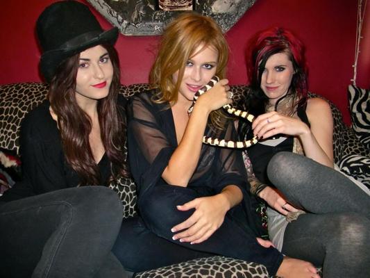 16P Renee Olstead petting a snake for very sexy 'Buzznet' photoshoot